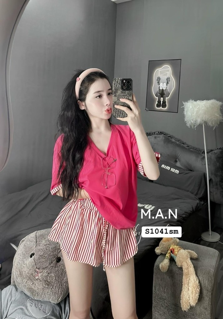 BỘ ÁO CỔ TIM QUẦN ĐÙI KẺ HOT