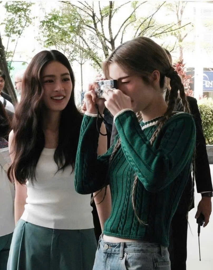 ÁO LEN XANH CỔ TIM VIỀN TRẮNG NỮ THU ĐÔNG SẴN