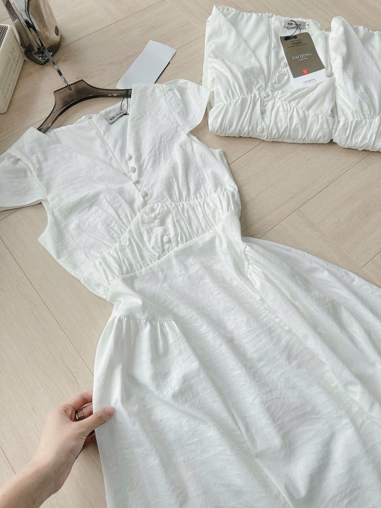 VÁY TRẮNG CỔ V CÚC BỌC DÚM EO NỮ SẴN(XẢ 119k)