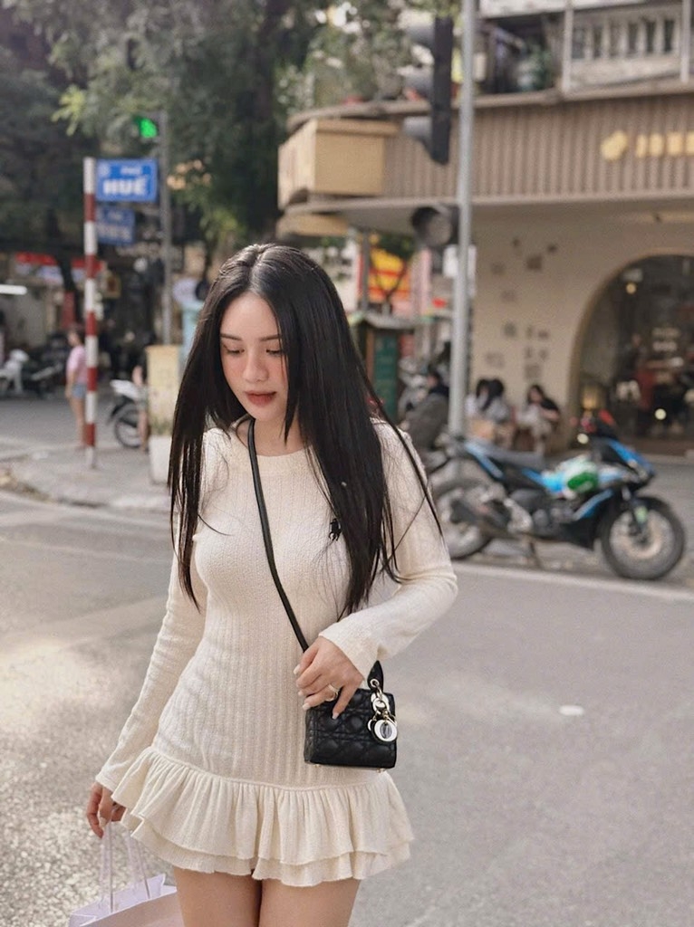 VÁY LEN NỮ DÀI TAY THÊU NGỰA 2M TRẮNG NÂU THU ĐÔNG SẴN - (SALE 119K)