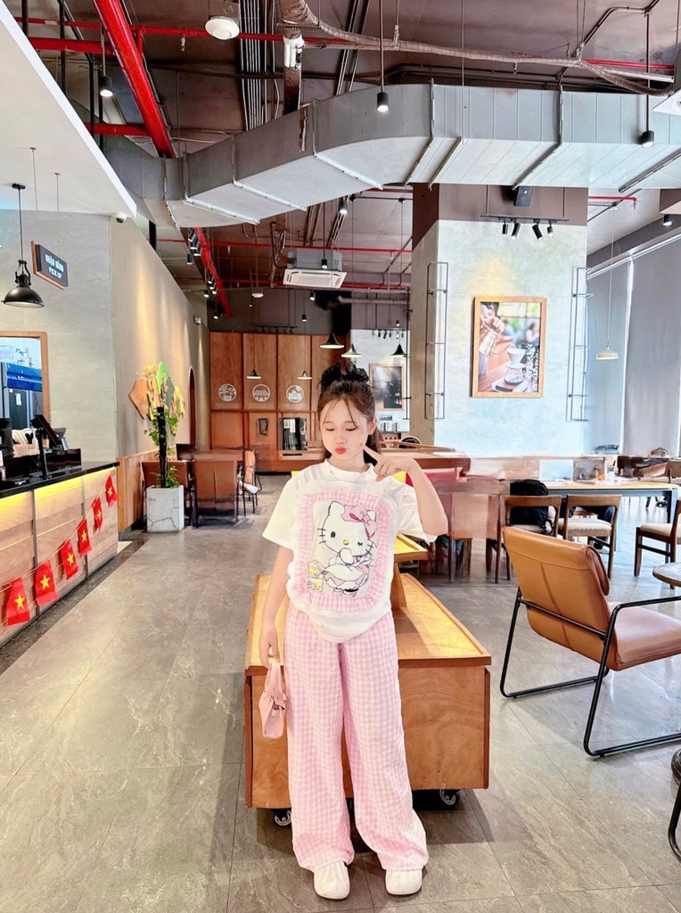SET ÁO HELLO KITTY QUẦN KẺ DÀI BÉ GÁI ĐẠI