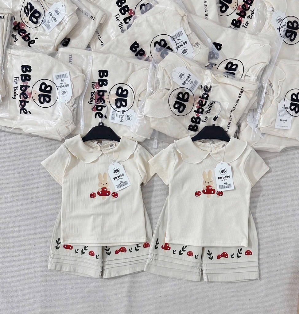 SET ÁO TĂM CỔ SEN PHỐI QUẦN KAKI BÉ GÁI SẴN(XẢ 74k)