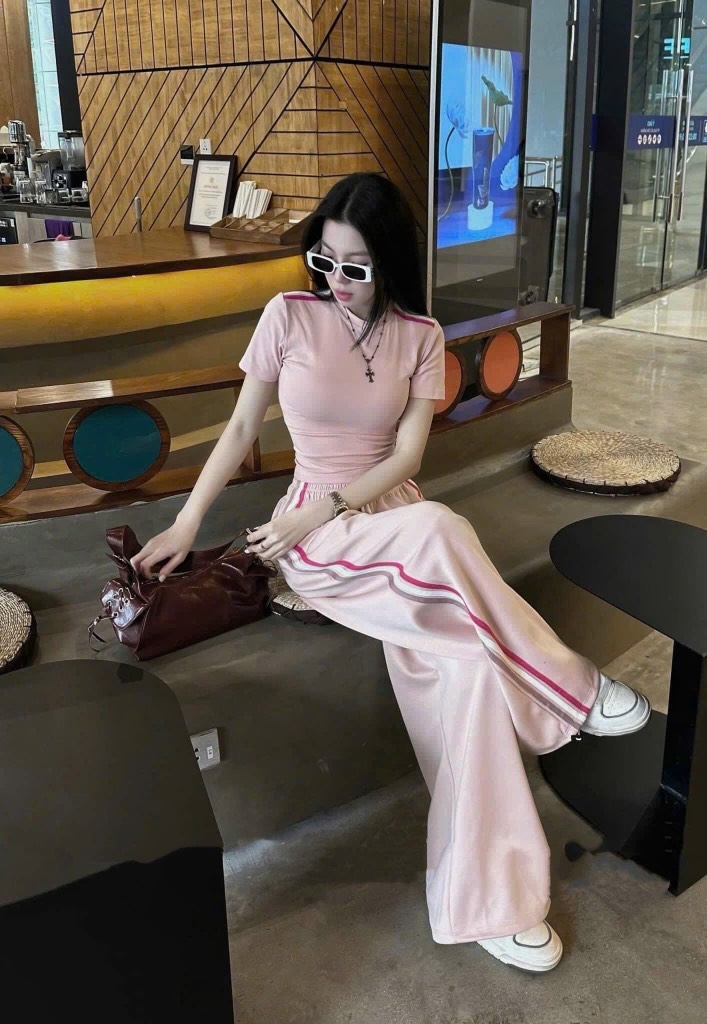 SÉT THỂ THAO ÁO ZÍP QUẦN SUÔNG CHẠY SỌC UMI DẺO NỮ SẴN (SALE 109k)