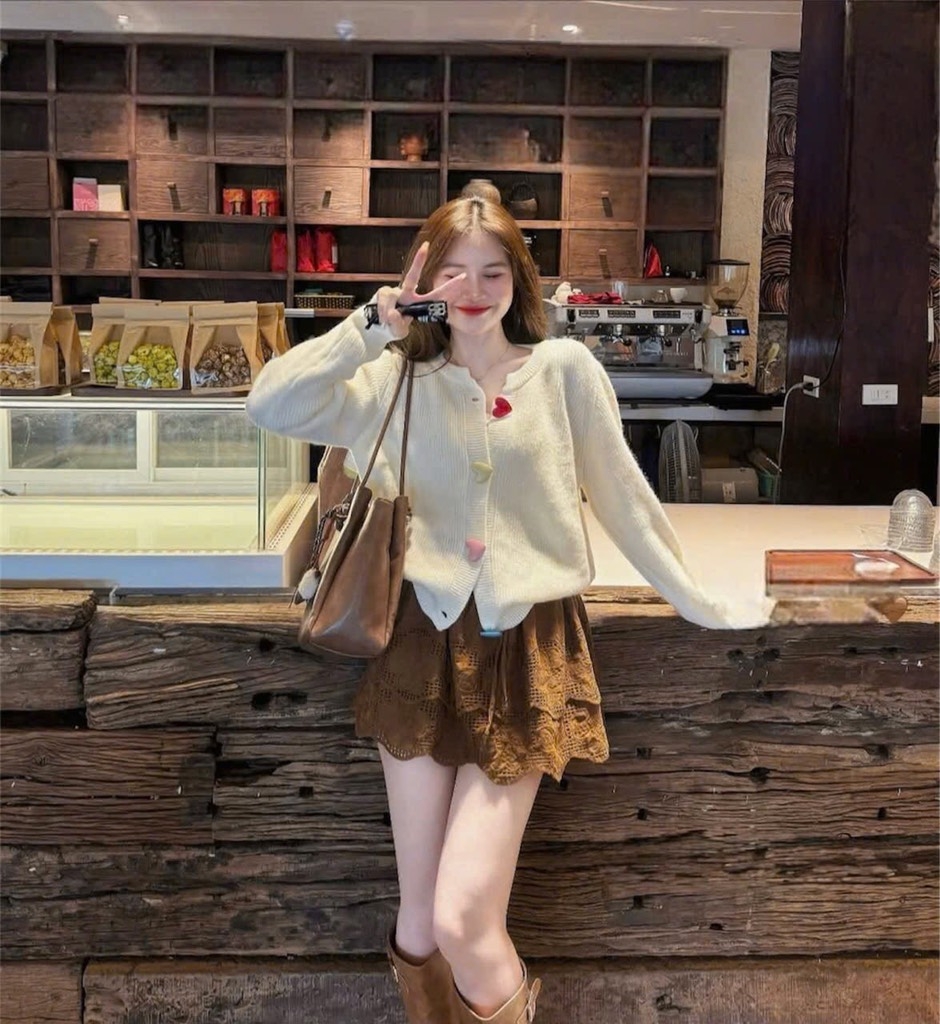 ÁO LEN 2 MÀU VÀNG TRẮNG CÚC TIM DÀI TAY NỮ