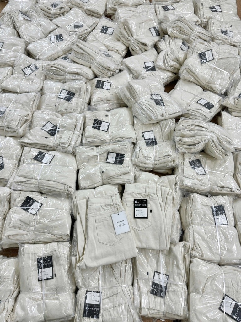 QUẦN JEAN NỮ BAGGY THÊU LV