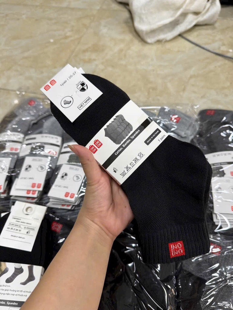 ĐỒ LÓT - TẤT NAM UNIQLO CỔ DÀI VÀ NGẮN