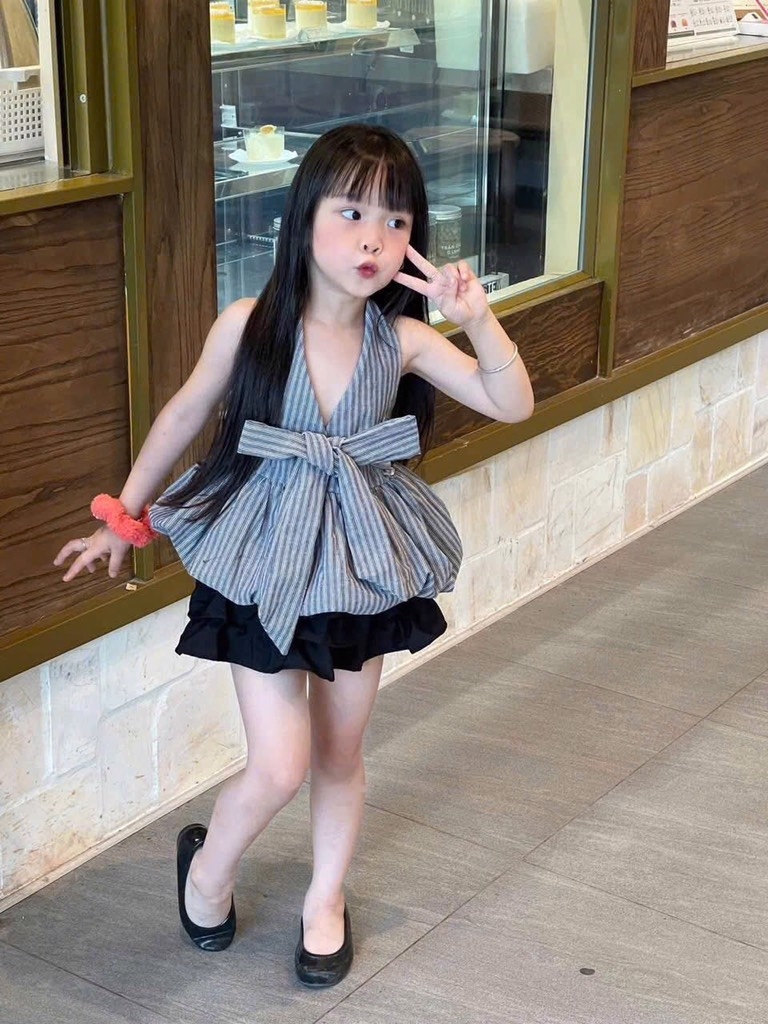 SET BỘ ÁO YẾM THẮT NƠ CHÂN VÁY BỒNG BÉ GÁI