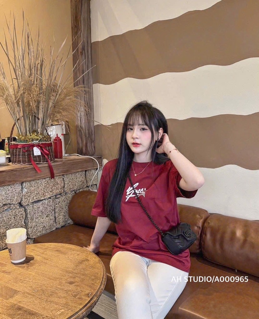 ÁO PHÔNG TEE CHỮ TRẮNG CỘC TAY NỮ SẴN