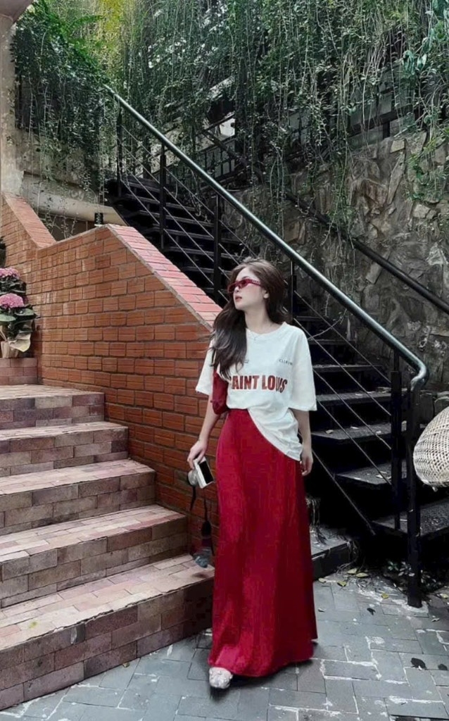 SET CHÂN VÁY ĐỎ ÁO PHÔNG  TRẮNG NỮ