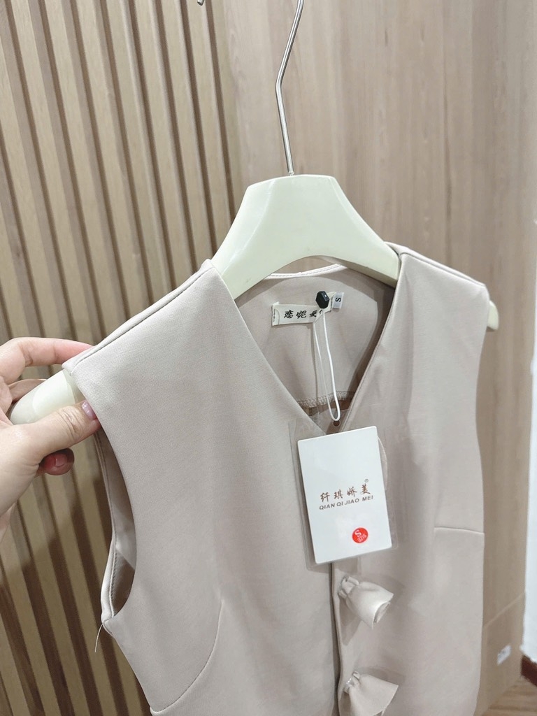 ÁO SÁT NÁCH ĐÍNH HOA NỮ