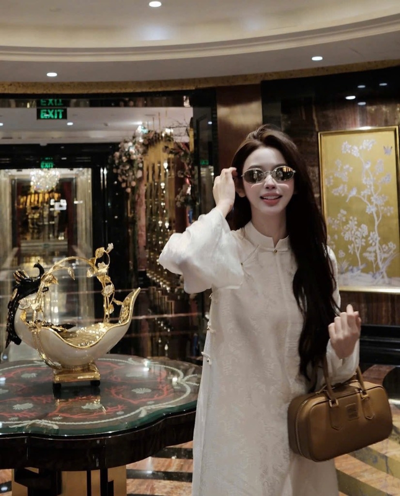 SET ÁO DÀI KHUY NGỌC LỤA TẰM NỮ