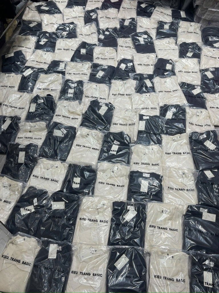 SET ÁO REN MIX CHÂN VÁY XẾP LY  Nữ