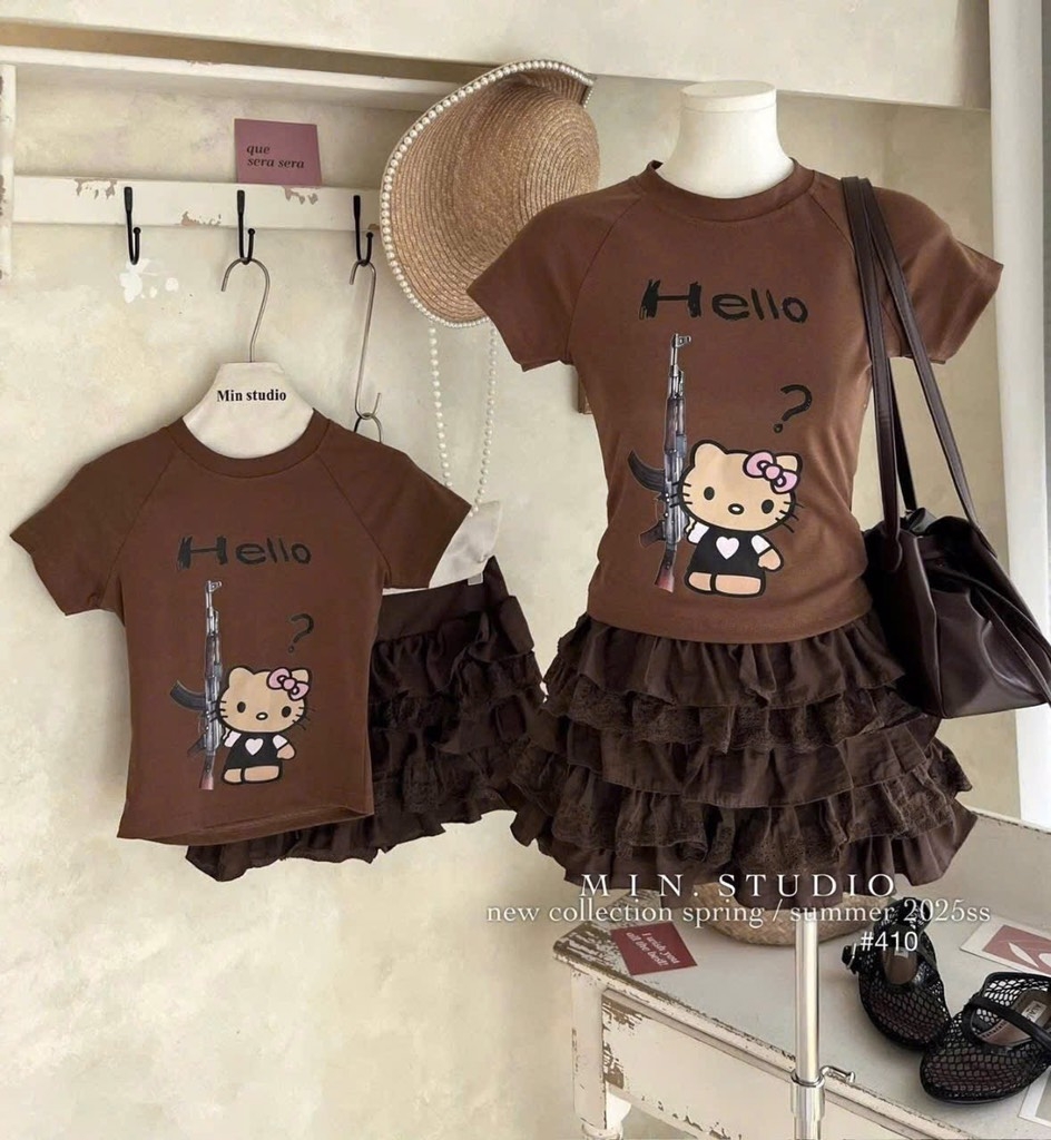 SET ÁO PHÔNG NÂU HELLO KITTY KÈM CHÂN VÁY NGẮN TẦNG NỮ