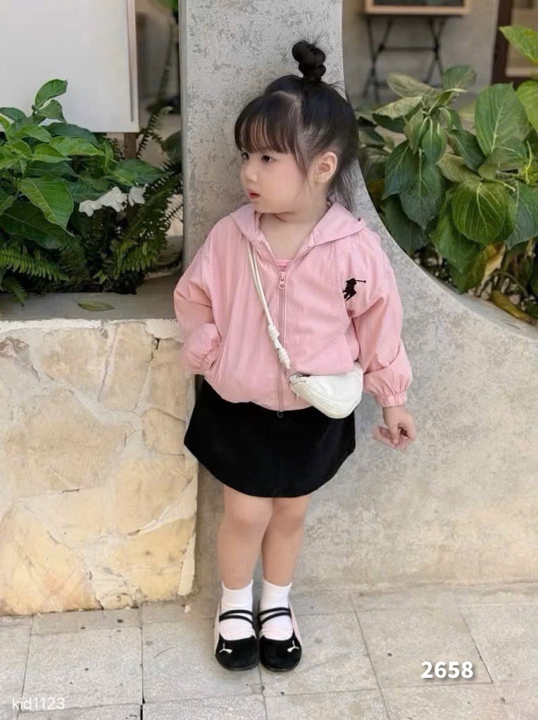 ÁO GIÓ THÊU NGỰA CÓ MŨ HỒNG BE DÀI TAY BÉ GÁI SẴN