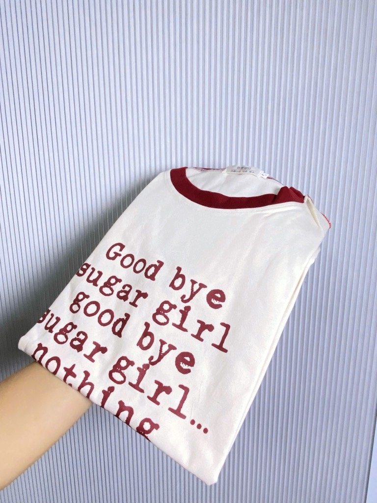 ÁO PHÔNG TEE CHỮ ĐỎ NỮ SẴN