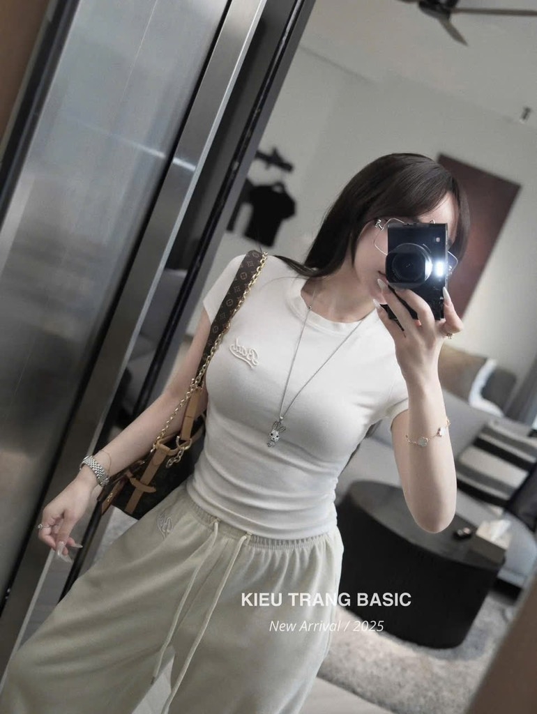 SET 3 ÁO CỘC THÊU BAD ĐEN TRẮNG BE NỮ SẴN
