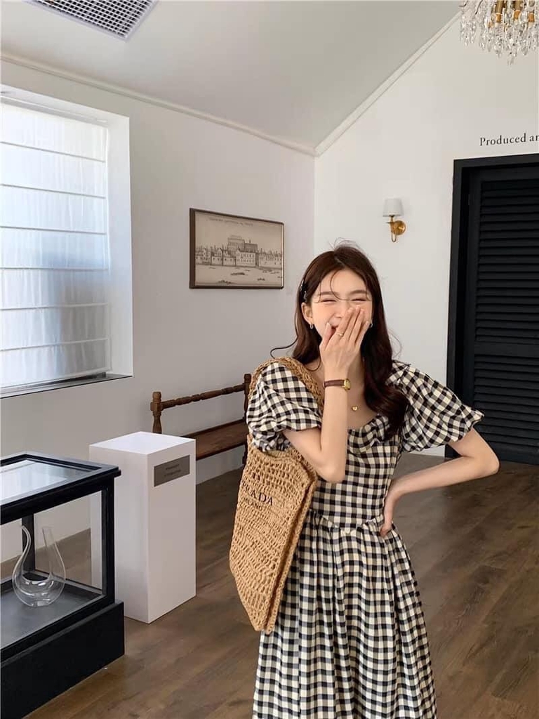 VÁY KẺ CỔ BÈO ĐUÔI CÁ SẴN