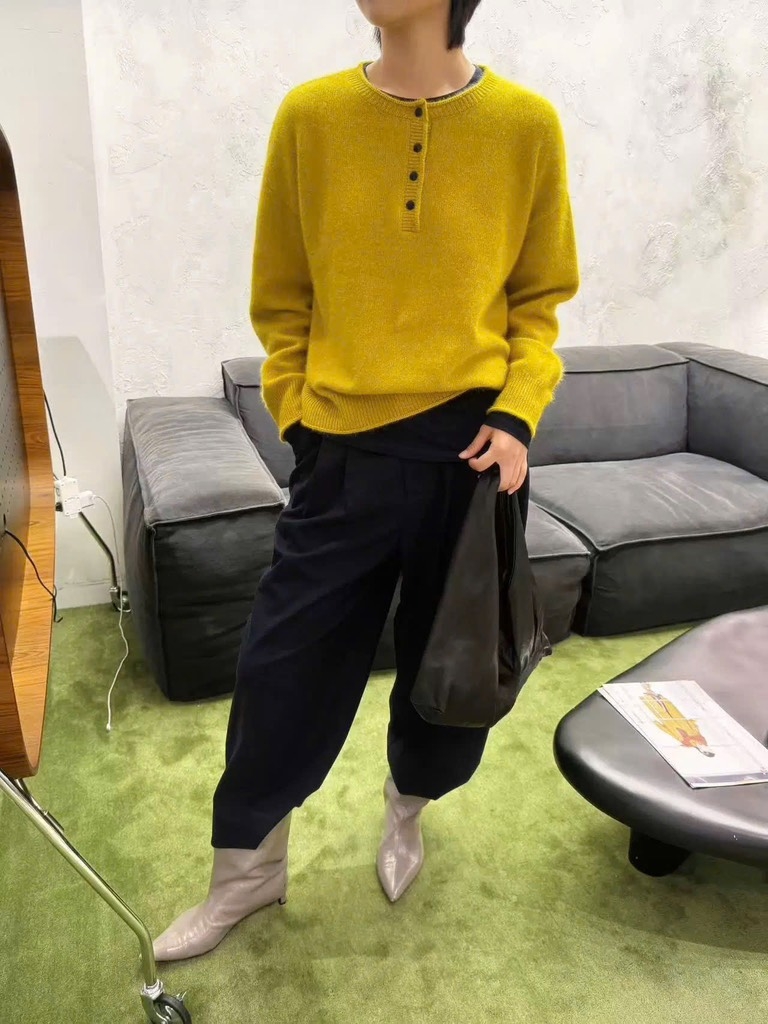 ÁO LEN VÀNG KHUY ĐEN DÀI TAY NỮ THU ĐÔNG