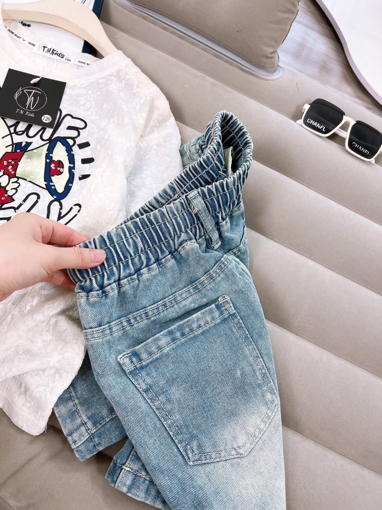 SET BỘ ÁO THUN CÔ GÁI ĐỎ KÈM QUẦN NGỐ JEAN BÉ GÁI