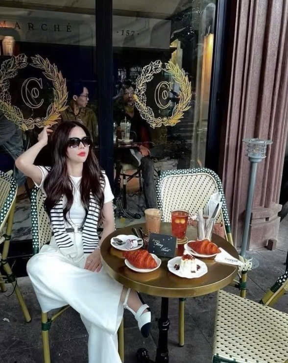 PHỤ KIỆN - KHĂN CHOÀNG ÁO BSK NỮ THU ĐÔNG SẴN (XẢ 40k)