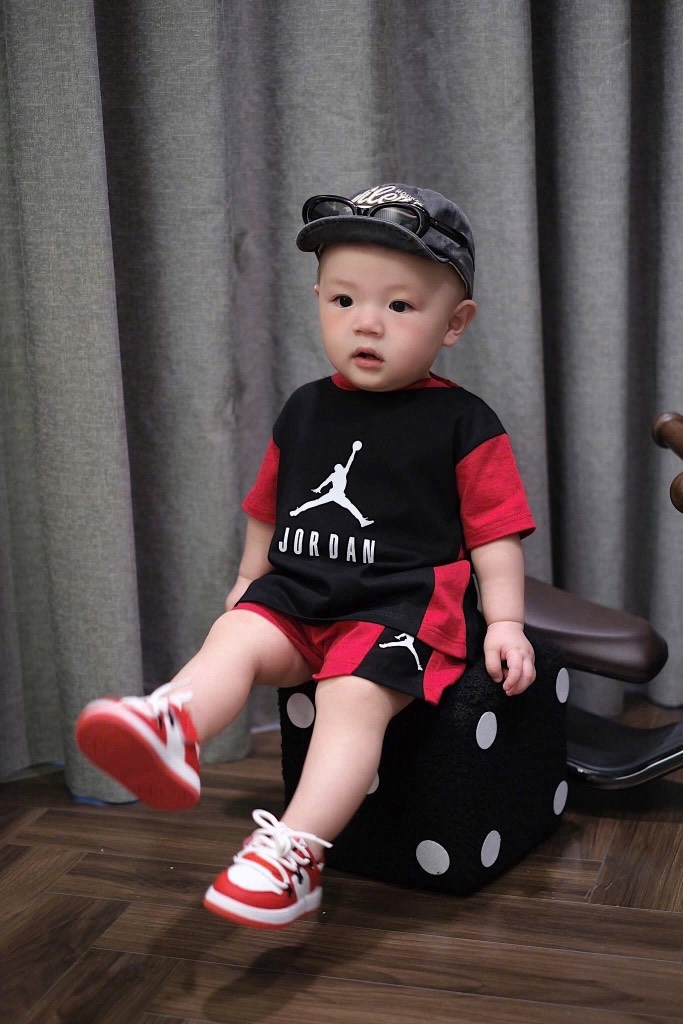 BỘ THỂ THAO JORDAN ĐEN PHỐI ĐỎ CHO BÉ TRAI(SALE 59k)