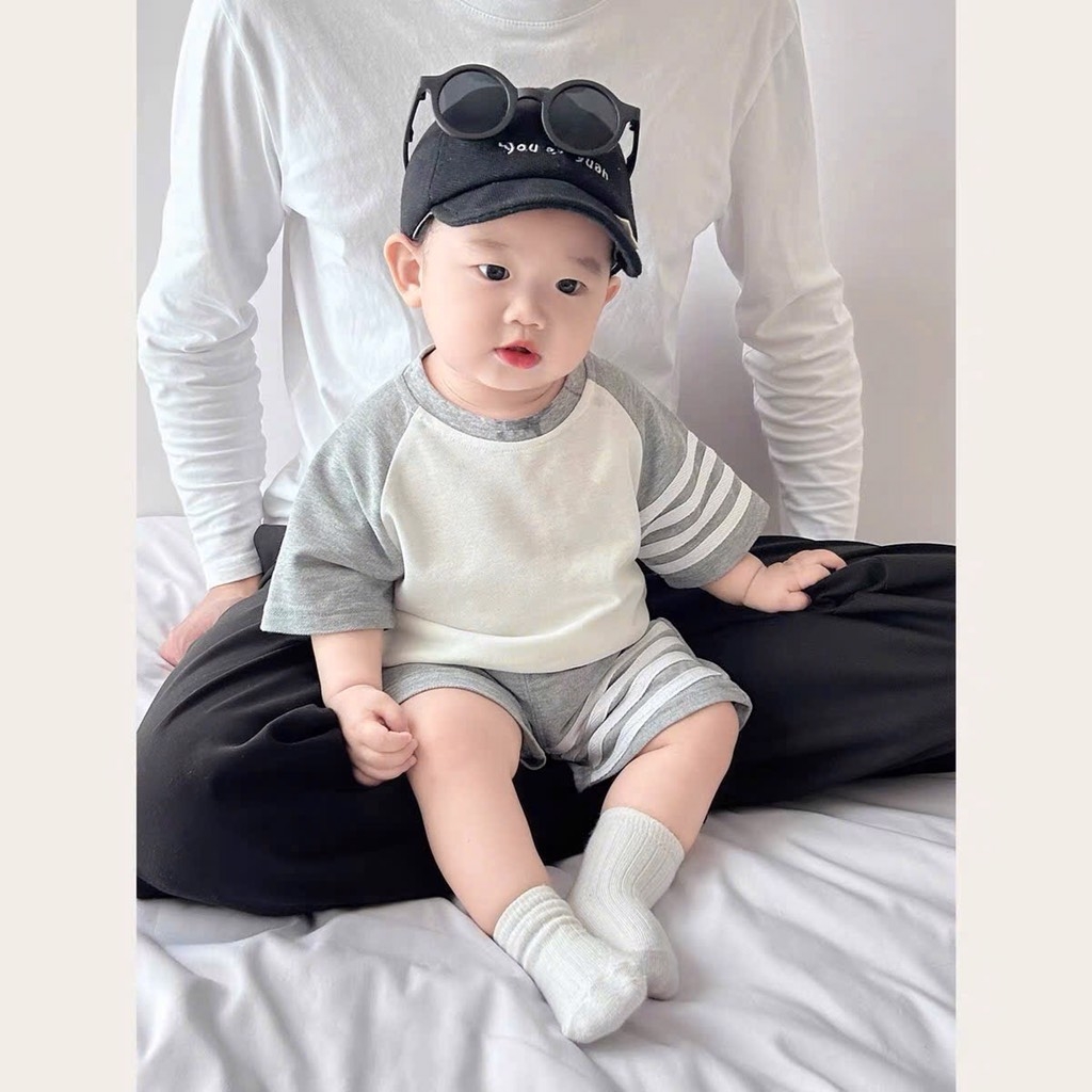 SET 2 BỘ COTTON TÀU THAN GHI KẺ SỌC TAY BÉ TRAI SẴN (SALE 102k)