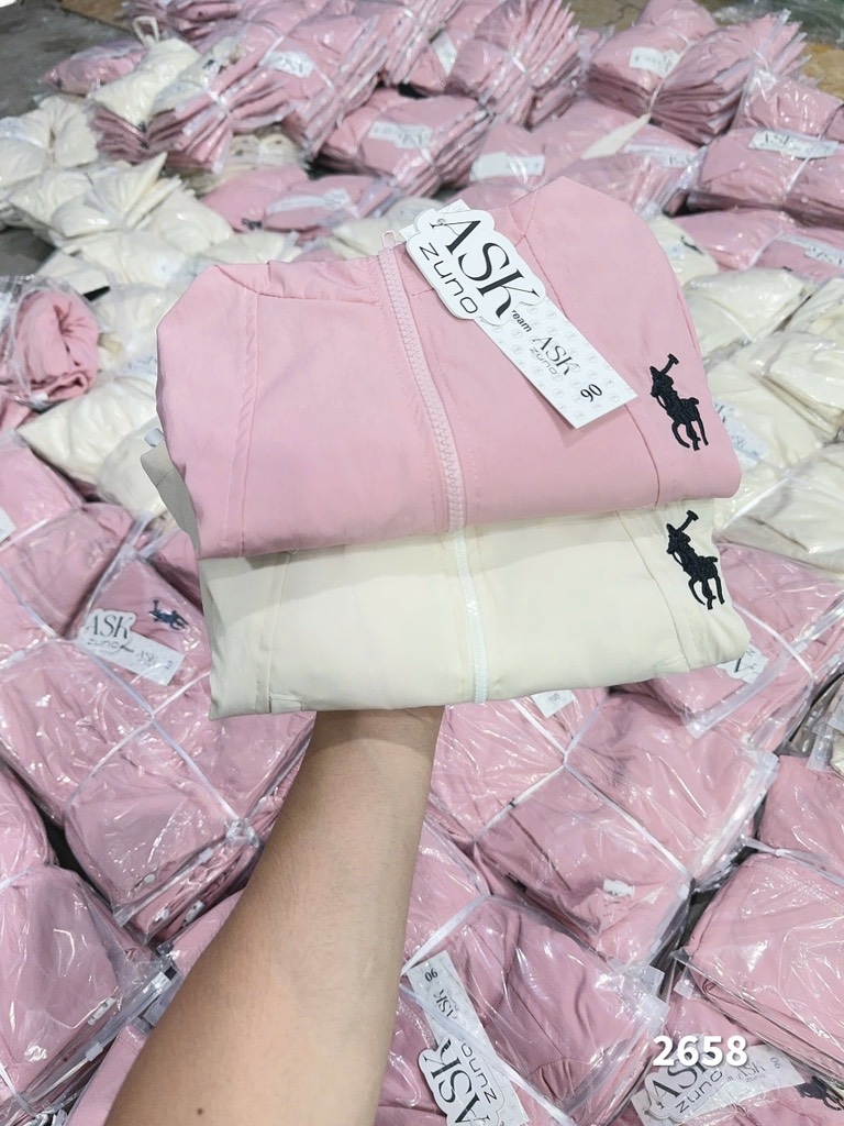 ÁO GIÓ THÊU NGỰA CÓ MŨ HỒNG BE DÀI TAY BÉ GÁI SẴN