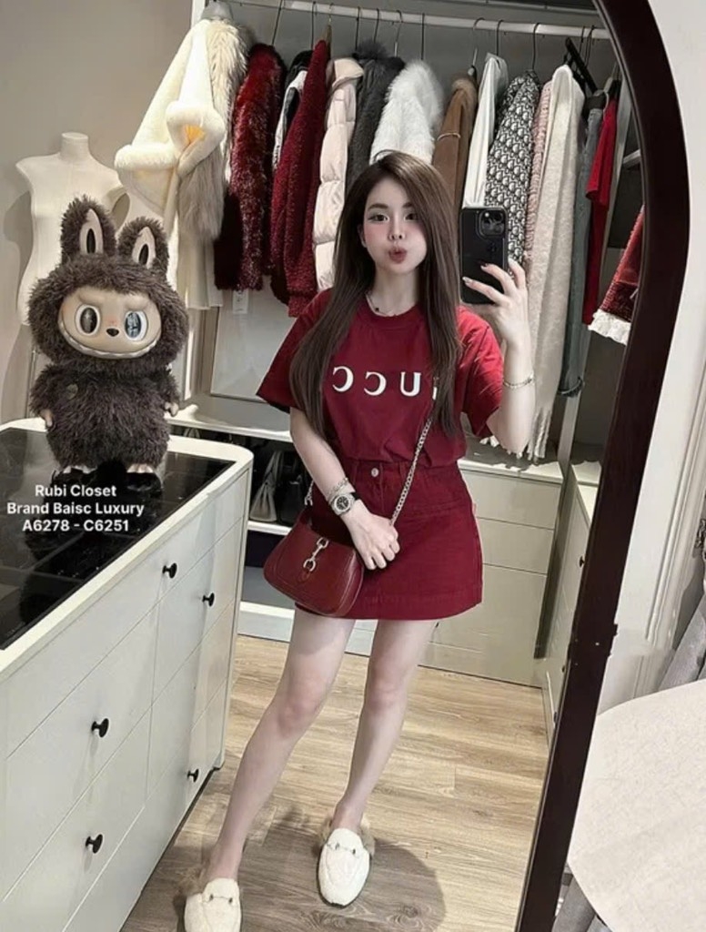 CHÂN VÁY BÒ NỮ ĐỎ NEW TÚI NGANG SẴN