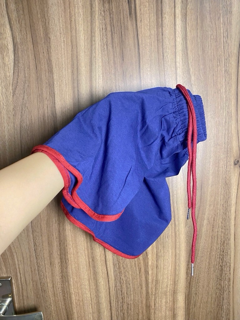 SET BỘ ÁO THUN ĐỎ CÔ GÁI MIX QUẦN CHUN XANH NỮ SẴN
