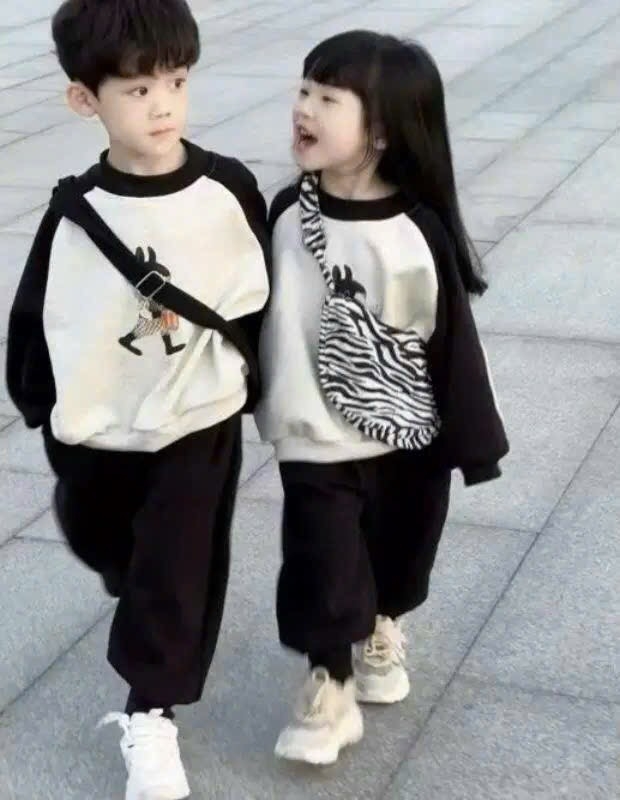 BỘ NỈ RAGLANG ĐEN GHI TÀN THỎ CHO BÉ