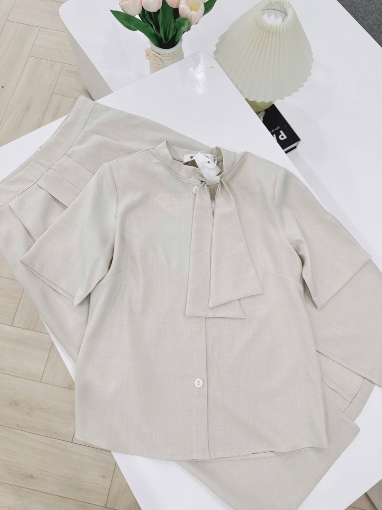 SET CHÂN VÁY LI XẺ TRƯỚC MIX ÁO CỔ NƠ ĐỆM VAI NỮ SẴN
