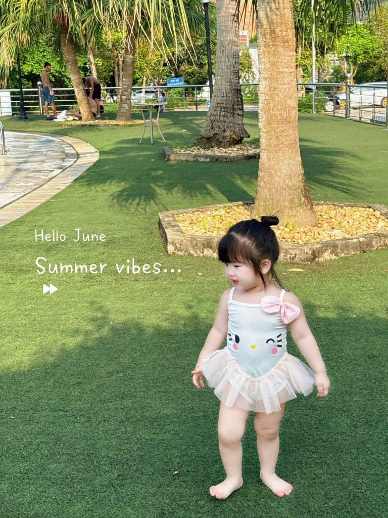 ĐỒ BƠI - BIKINI 2 DÂY KITTY TRẮNG VOAN BỒNG XOÈ CHO BÉ GÁI