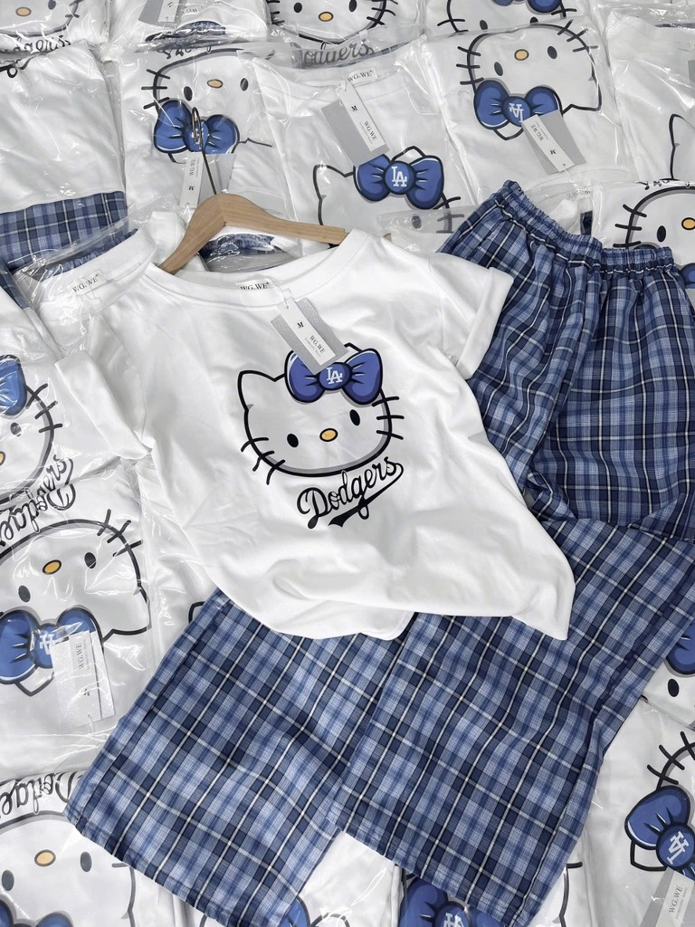 SET BỘ ÁO TRẮNG MÈO QUẦN KẺ XANH NỮ SẴN