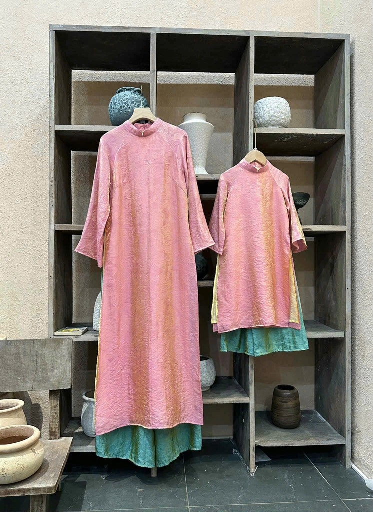ÁO DÀI HỒNG MẸ BÉ QUẦN XANH NỮ