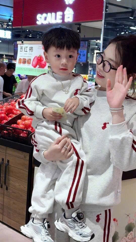 SET BỘ DÀI NỈ NGỰA XÁM KẺ ĐỎ MẸ VÀ BÉ