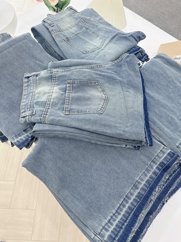 QUẦN JEANS NỮ LOE GẤU VẠT KIỂU