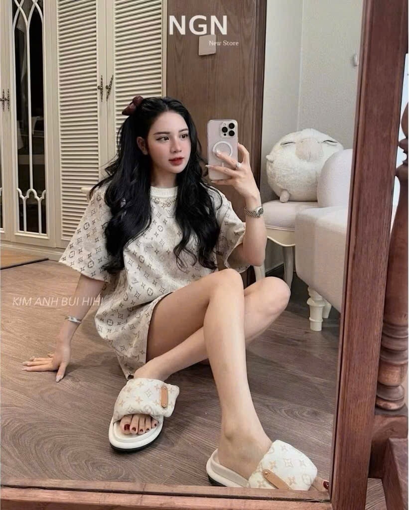 ÁO CỘC LV CỔ LEN FORM RỘNG NỮ