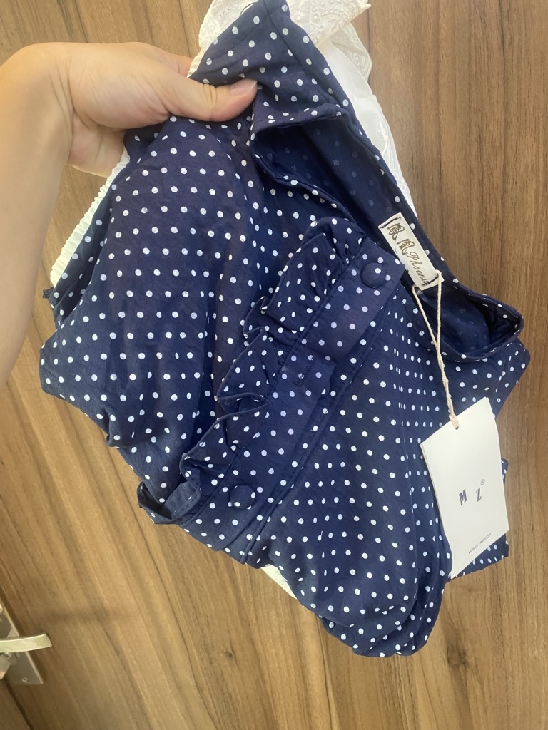 SET ÁO CHẤM BI CHÂN VÁY TRẮNG NỮ SẴN