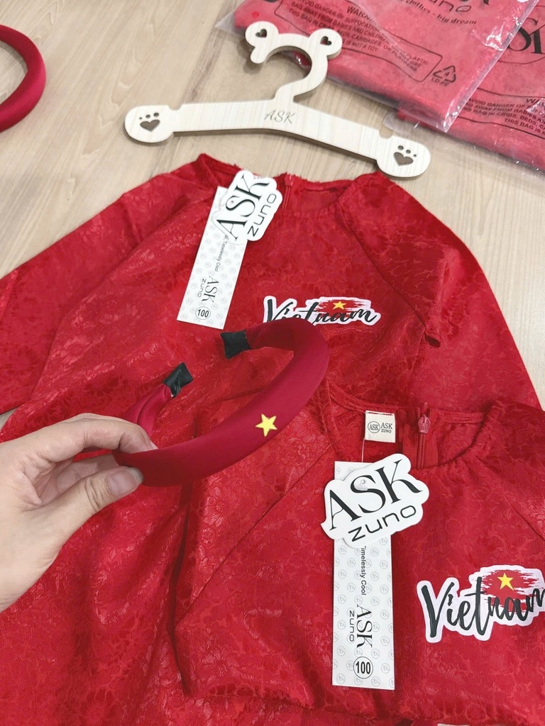 ÁO DÀI ĐỎ BÉ GÁI VIỆT NAM