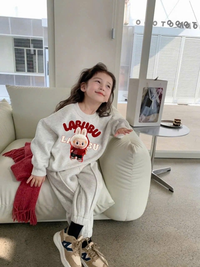 BỘ NỈ BÔNG GHI TIÊU MẸ BÉ LABUBU CHỮ ĐỎ