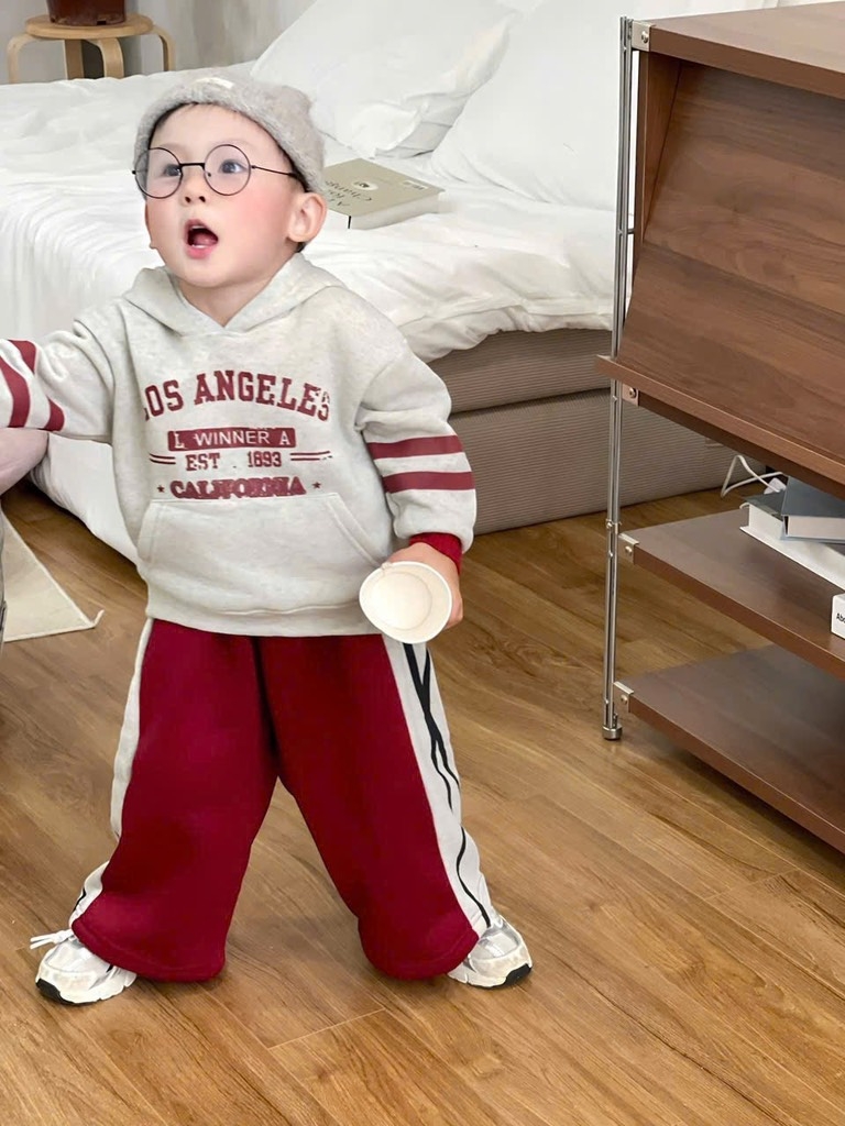 SET BỘ DÀI NỈ LOS ANGELES ÁO XÁM QUẦN ĐỎ BÉ TRAI