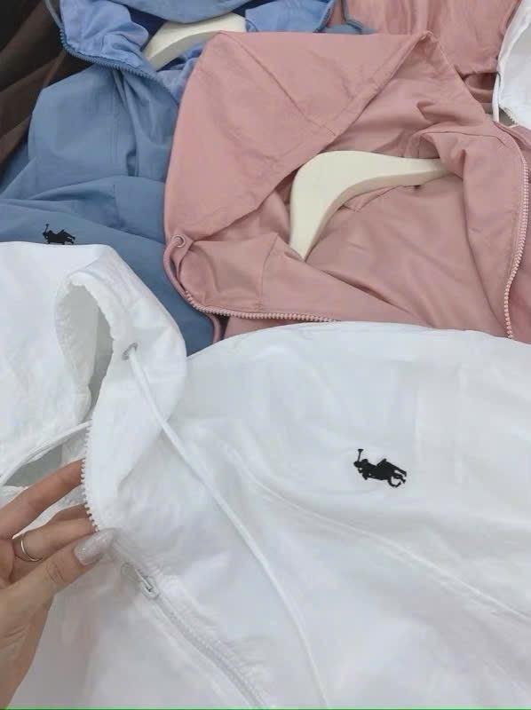 ÁO GIÓ THÊU NGỰA 2 LỚP LIỀN MŨ NỮ