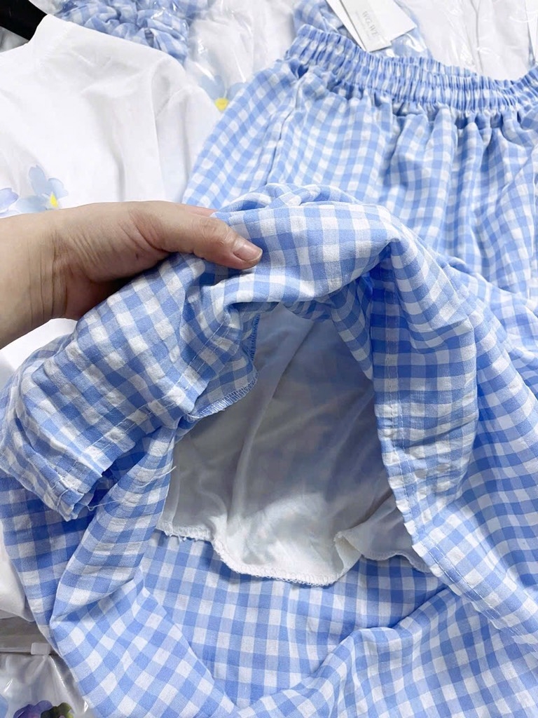SET ÁO PHÔNG TRẮNG HOA XANH KÈM CHÂN VÁY DÀI KẺ NỮ SẴN