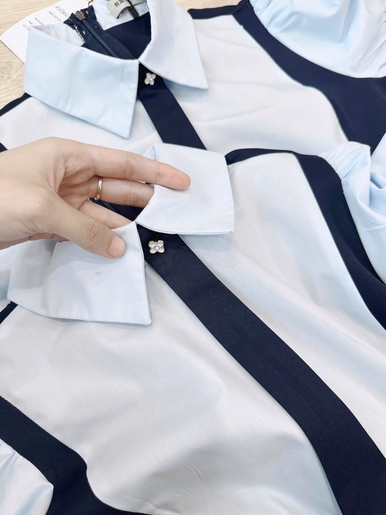 VÁY PHỐI CỔ VUÔNG XẾP LI TAY BỒNG MIXX CÚC CỎ 4 LÁ NỮ SẴN
