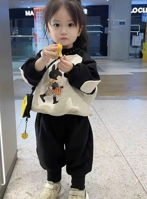 BỘ NỈ RAGLANG ĐEN GHI TÀN THỎ CHO BÉ