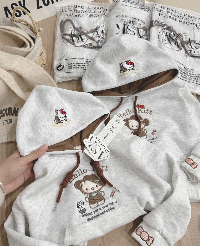 ÁO NỈ HAI DA THÊU KITTY – MŨ 2 LỚP DÀI TAY SIÊU XINH BÉ GÁI