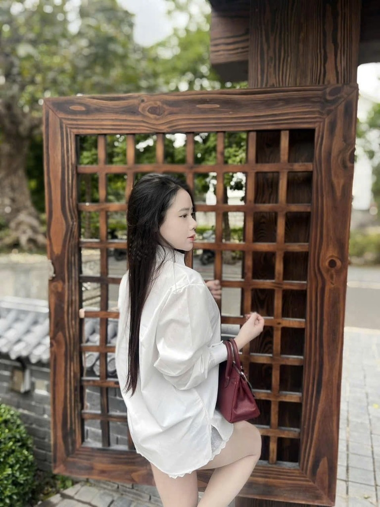 ÁO SƠ MI ĐÍNH ĐÁ FORM RỘNG NỮ