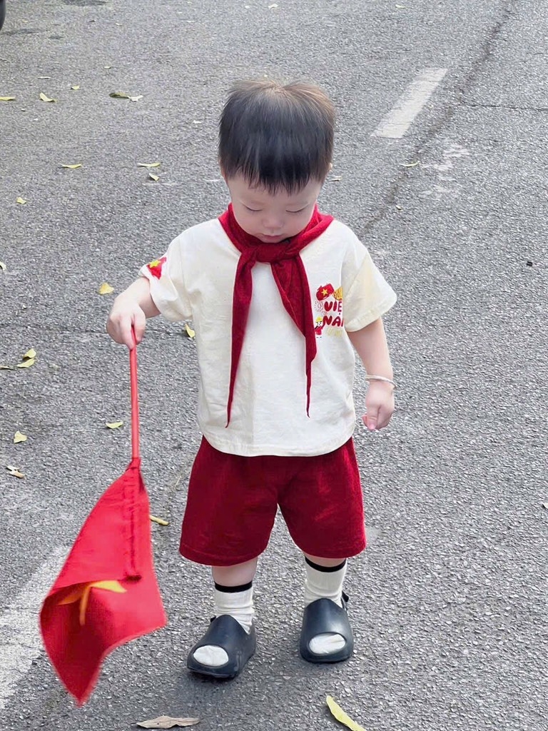 SET ĐỘC LẬP TỰ DO KÈM KHĂN BÉ TRAI BÉ GÁI
