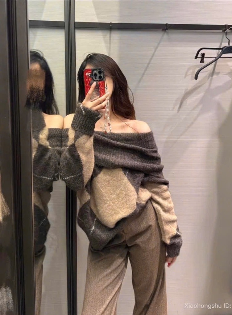 ÁO LEN TRỄ VAI PHỐI MÀU NÂU BE NỮ THU ĐÔNG