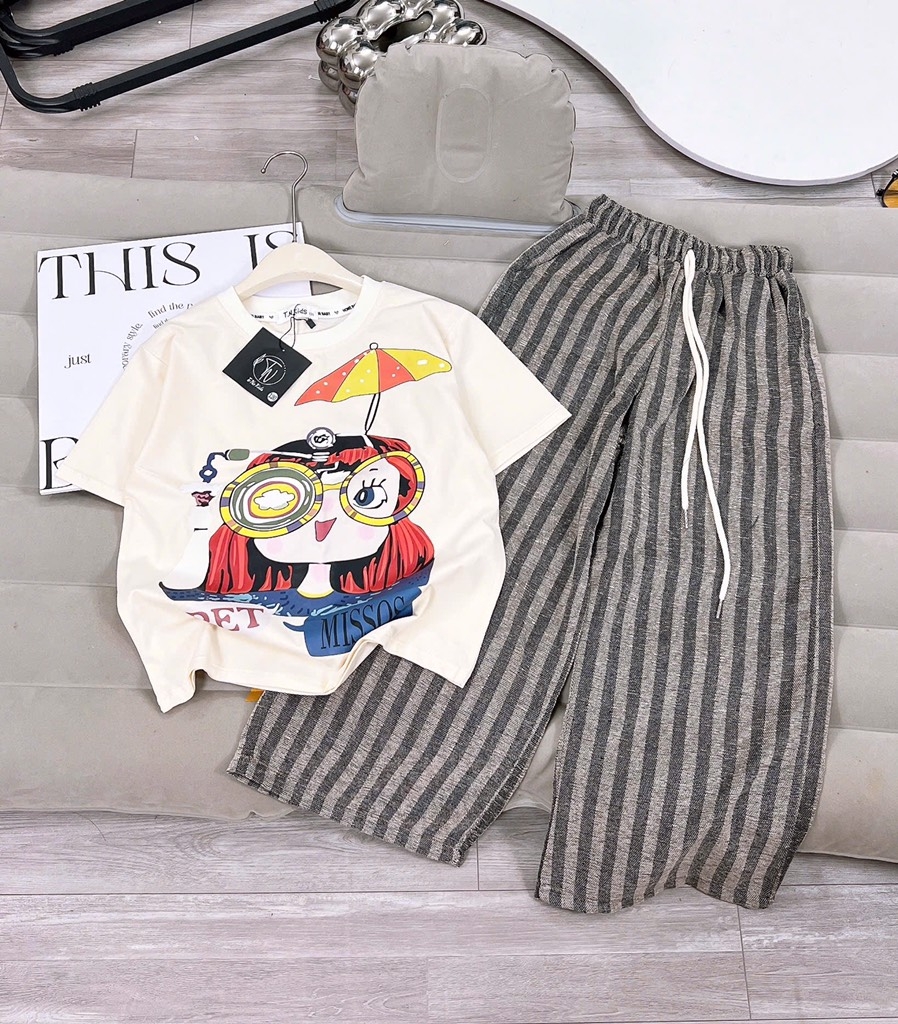SET BÉ GÁI SZ ĐẠI QUẦN KẺ CÔ GÁI ĐEO KÍNH